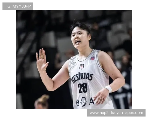 护具+裙子也能这么飒？李月汝自拍美出圈！，李月汝 集锦