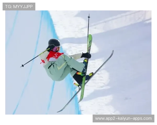 自由式滑雪世界锦标赛中国选手夺金，自由式滑雪比赛前几名进入决赛