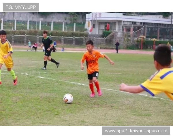 足球青训教练交流会分享成功案例与方法，足球教练培训内容