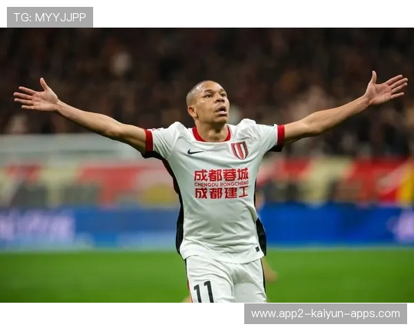 重庆铜梁龙迪马塔传中弧线更刁，后点包抄差点顶进